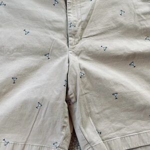Men's 36 Chaps khaki stretch shorts with martinis in excellent used condition